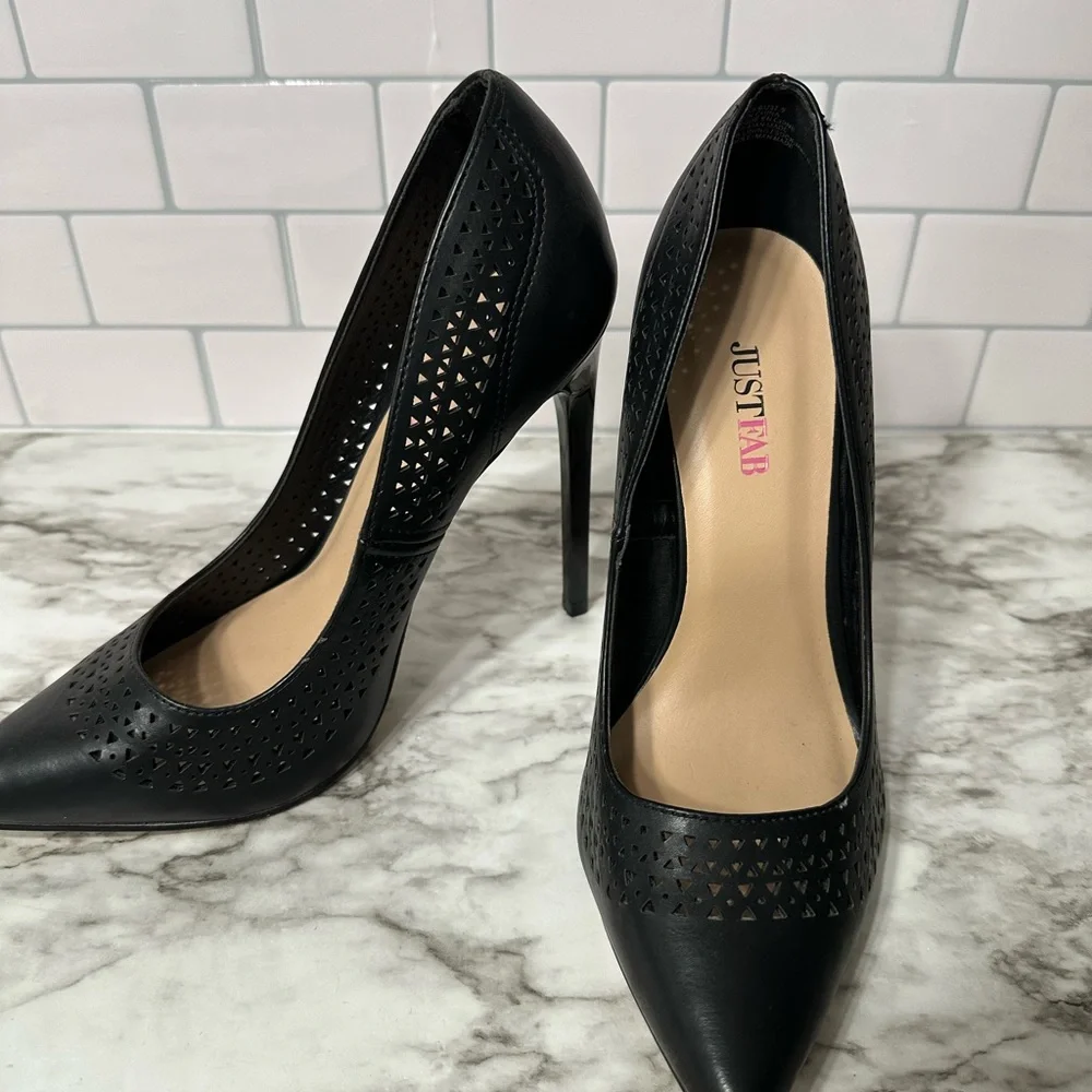 Black Stiletto Pumps. Good/Fair condition worn once. - Picture 3 of 3